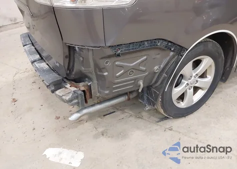 2013 Toyota Sienna Le V6 8 Passenger z USA, uszkodzony, nr VIN 5TDKK3DC7DS331363